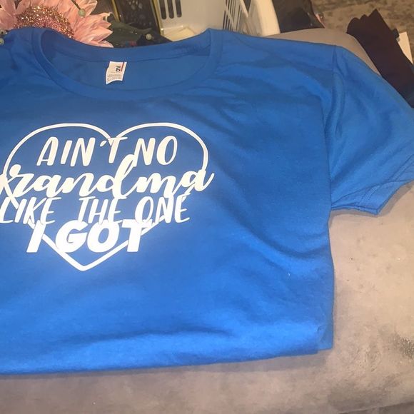 Customized T-shirt says ain’t no grandma like the one I got - Picture 3 of 5